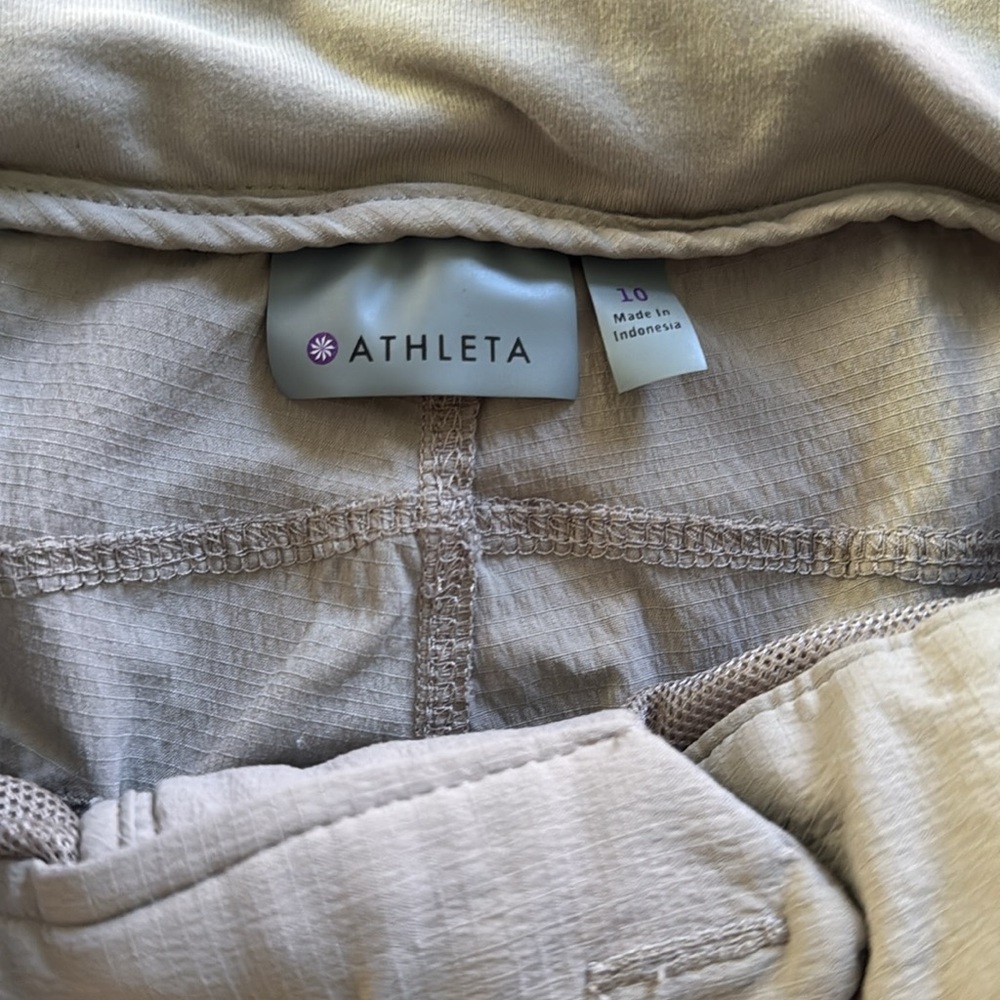 Athleta Trekkie Shorts Front Back Pockets Stretch Size 10 - Picture 3 of 4